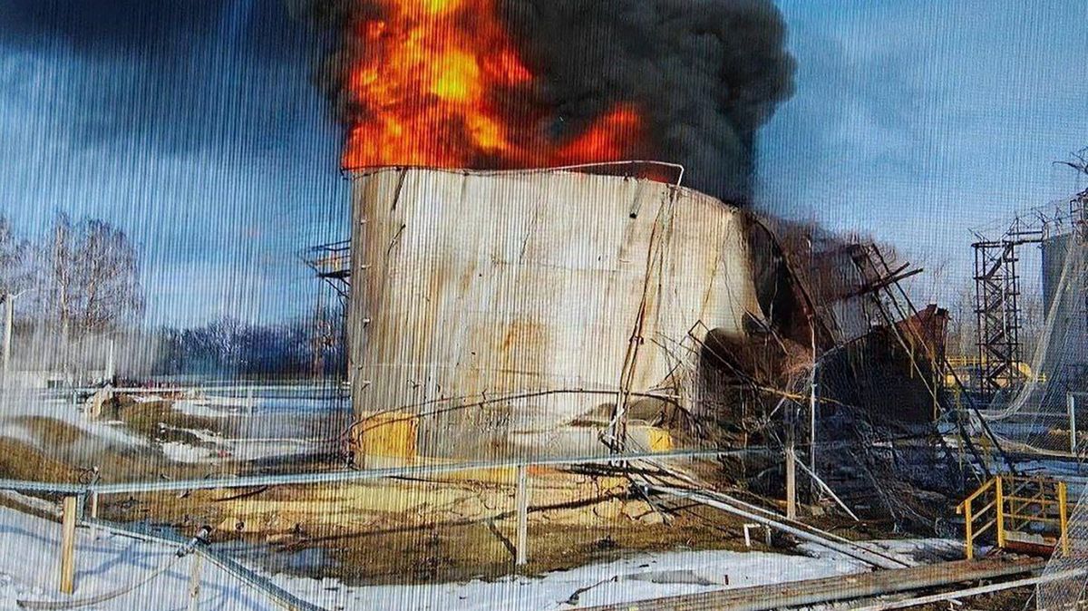 Sklad ropy v Bělgorodě opět hoří. Zasáhly ho drony ukrajinské rozvědky